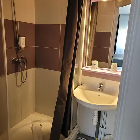 Hotel Kyriad Direct 2*