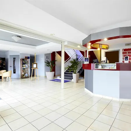Hotel Kyriad Direct Arles