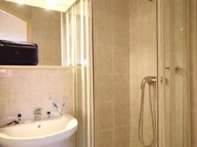 Kyriad Direct Hotel 2*